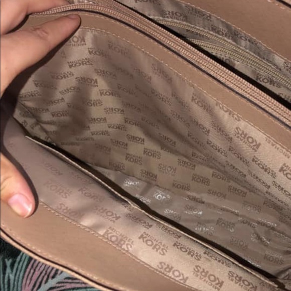 Michael Kors purse - Picture 2 of 2